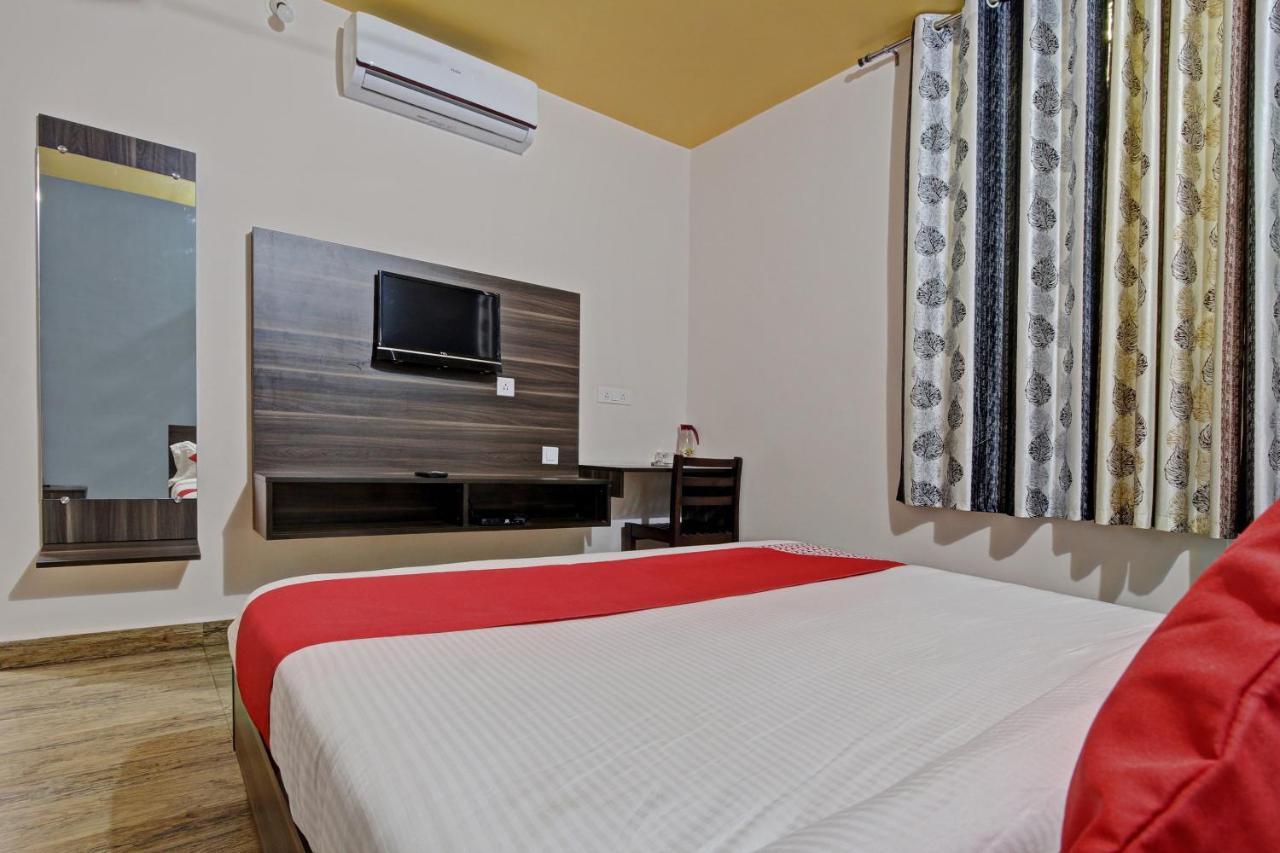 Oyo 48704 Rashi Farms Hotel Hubli Exterior photo